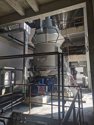 Energiesparende vertikale Kohlen-Mühlmaschinen-Superfine Pulver, das 110kw-1120kw macht